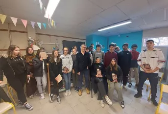 l'auteur avec des élèves