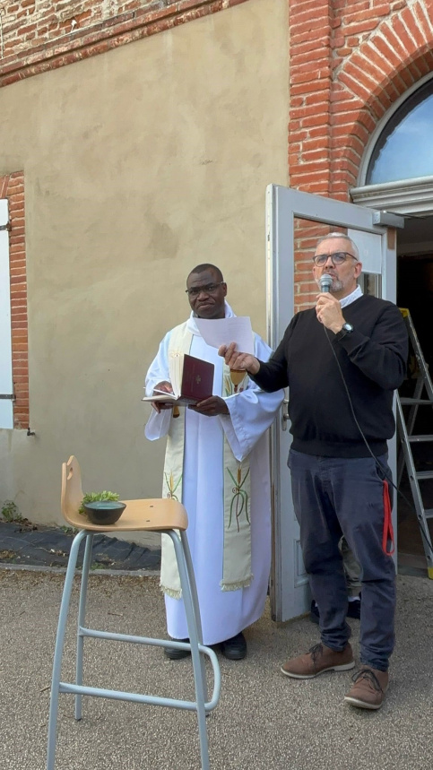 Prêtre et adulte