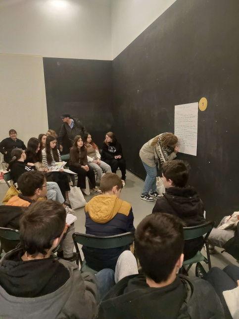 groupe de jeunes et d'adultes
